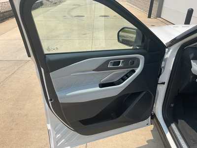 2025 Ford Explorer, $57486. Photo 8