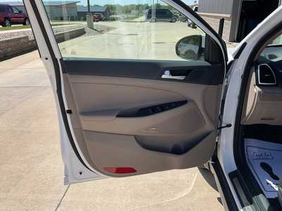 2020 Hyundai Tucson, $23599. Photo 7