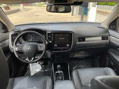 2020 Mitsubishi Outlander, $15314. Photo 10