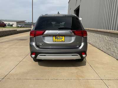 2020 Mitsubishi Outlander, $15314. Photo 5