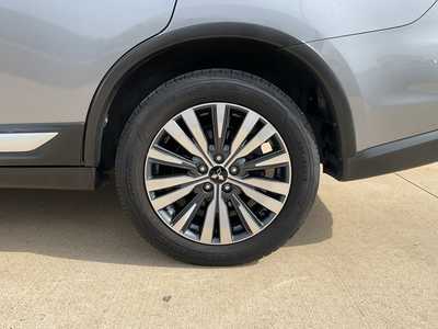 2020 Mitsubishi Outlander, $15314. Photo 6