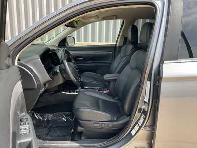 2020 Mitsubishi Outlander, $15314. Photo 8
