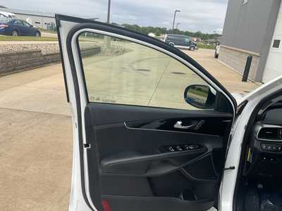 2016 Kia Sorento, $. Photo 7