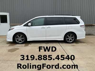 2014 Toyota Sienna, $. Photo 2