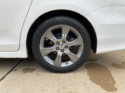 2014 Toyota Sienna, $. Photo 6