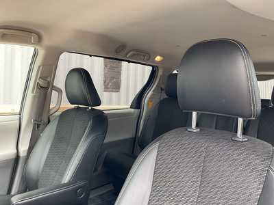 2014 Toyota Sienna, $. Photo 9