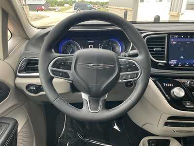 2022 Chrysler Pacifica, $34995. Photo 11