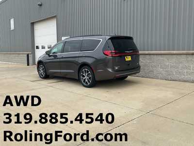 2022 Chrysler Pacifica, $34995. Photo 3