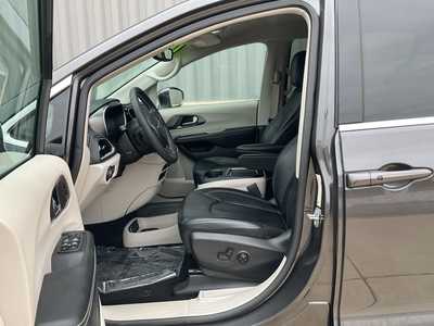 2022 Chrysler Pacifica, $34995. Photo 8