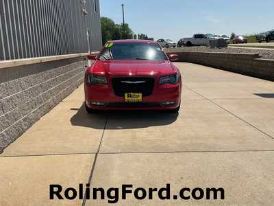 2017 Chrysler 300, $17588. Photo 4