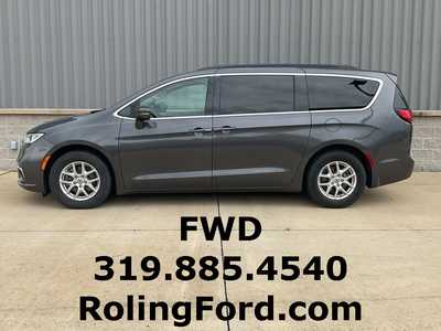 2022 Chrysler Pacifica, $. Photo 2