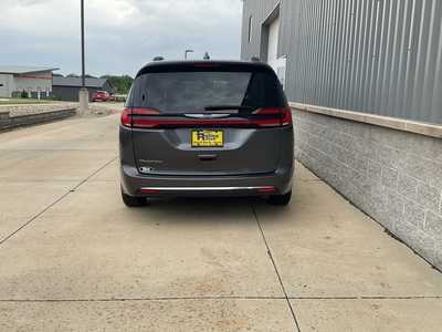 2022 Chrysler Pacifica, $. Photo 5
