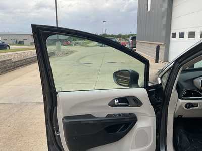 2022 Chrysler Pacifica, $. Photo 7
