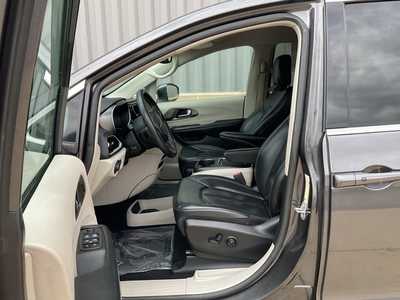 2022 Chrysler Pacifica, $. Photo 8