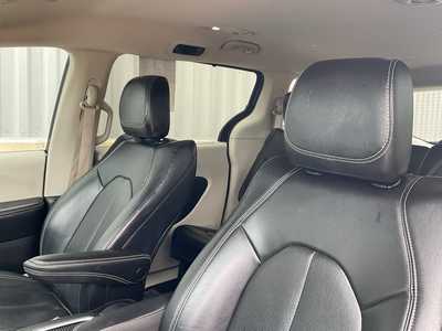 2022 Chrysler Pacifica, $. Photo 9