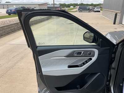 2025 Ford Explorer, $58743. Photo 6