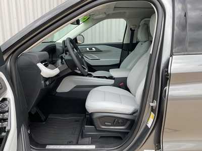2025 Ford Explorer, $58743. Photo 7