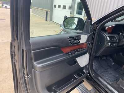 2020 Lincoln Navigator, $42586. Photo 9