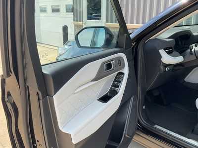 2025 Ford Explorer, $58978. Photo 8