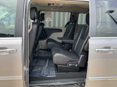 2015 Chrysler Town & Country, $13950. Photo 10