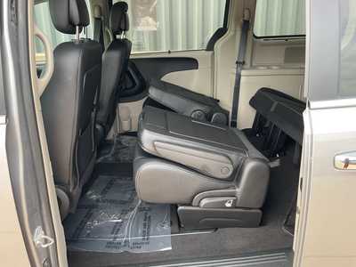 2015 Chrysler Town & Country, $13950. Photo 12