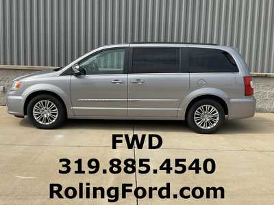 2015 Chrysler Town & Country, $13950. Photo 2