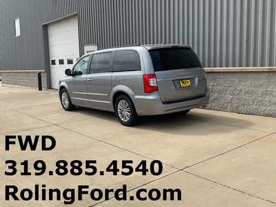 2015 Chrysler Town & Country, $13950. Photo 3