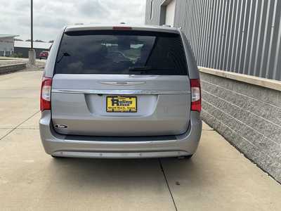 2015 Chrysler Town & Country, $13950. Photo 5