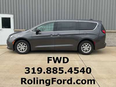 2023 Chrysler Voyager, $22777. Photo 2