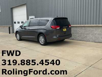 2023 Chrysler Voyager, $22777. Photo 3