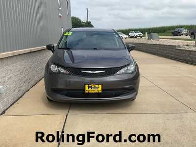 2023 Chrysler Voyager, $22777. Photo 4