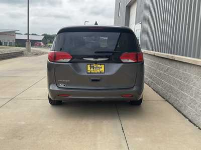 2023 Chrysler Voyager, $22777. Photo 5