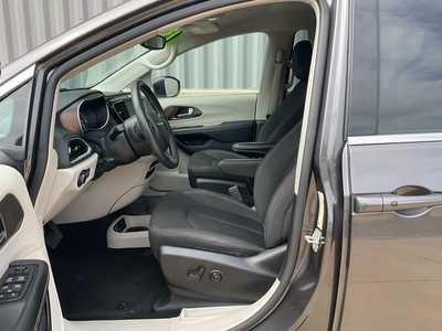 2023 Chrysler Voyager, $22777. Photo 8