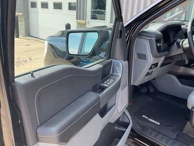2025 Ford F150 Crew Cab, $75990. Photo 8