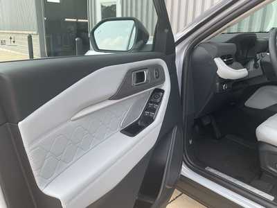 2025 Ford Explorer, $59378. Photo 8