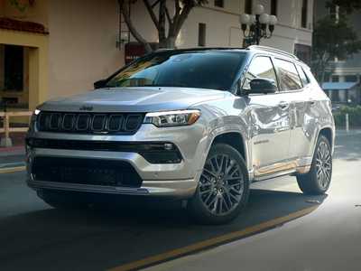 2022 Jeep Compass, $25333. Photo 1
