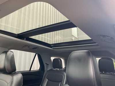 2021 Ford Explorer, $25950. Photo 10