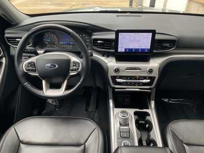 2021 Ford Explorer, $25950. Photo 11