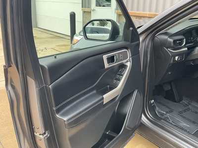 2021 Ford Explorer, $25950. Photo 7
