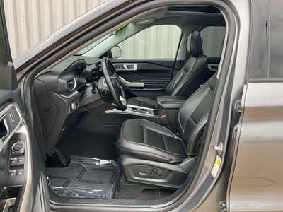 2021 Ford Explorer, $25950. Photo 8