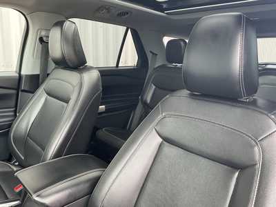 2021 Ford Explorer, $25950. Photo 9