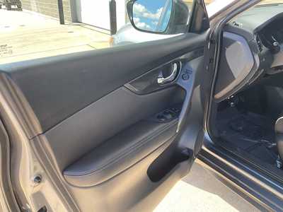 2017 Nissan Rogue, $12950. Photo 7