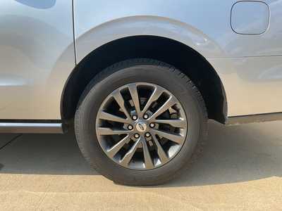 2021 Ford Expedition Max, $28599. Photo 6