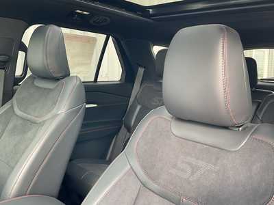2025 Ford Explorer, $65878. Photo 9