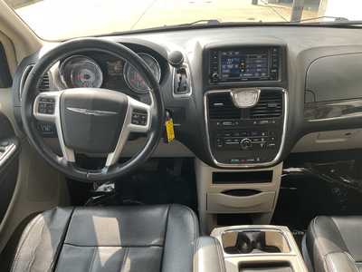 2014 Chrysler Town & Country, $9999. Photo 10