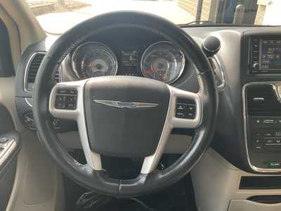 2014 Chrysler Town & Country, $9999. Photo 11