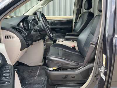 2014 Chrysler Town & Country, $9999. Photo 8