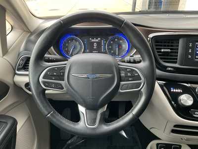 2017 Chrysler Pacifica, $15999. Photo 11