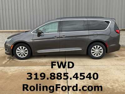 2017 Chrysler Pacifica, $15999. Photo 2