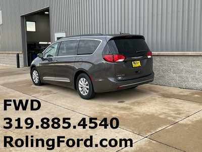 2017 Chrysler Pacifica, $15999. Photo 3